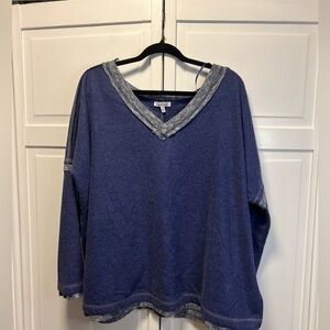 White Birch Brushed Oversized V-Neck Pullover Size Women’s Large Color Blue